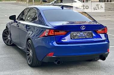 Седан Lexus IS 2016 в 