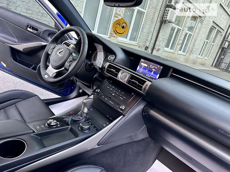 Седан Lexus IS 2016 в Киеве