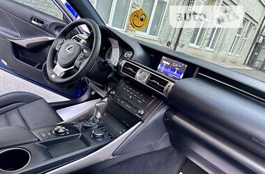 Седан Lexus IS 2016 в 