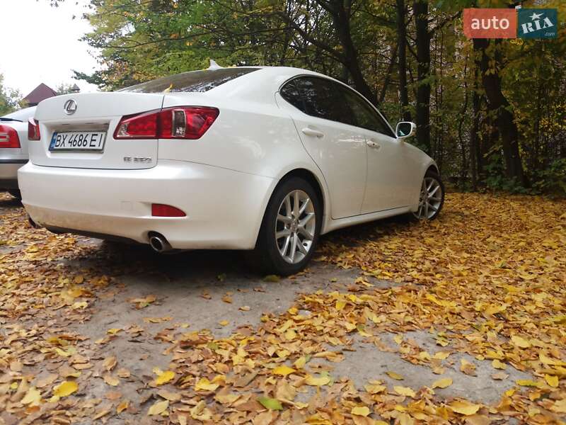 Седан Lexus IS 2013 в Хмельницком