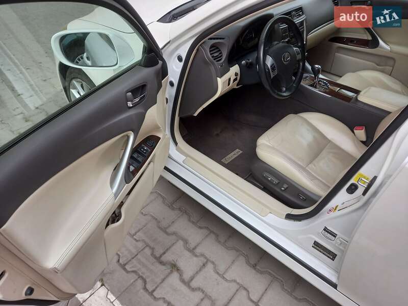 Седан Lexus IS 2013 в Хмельницком
