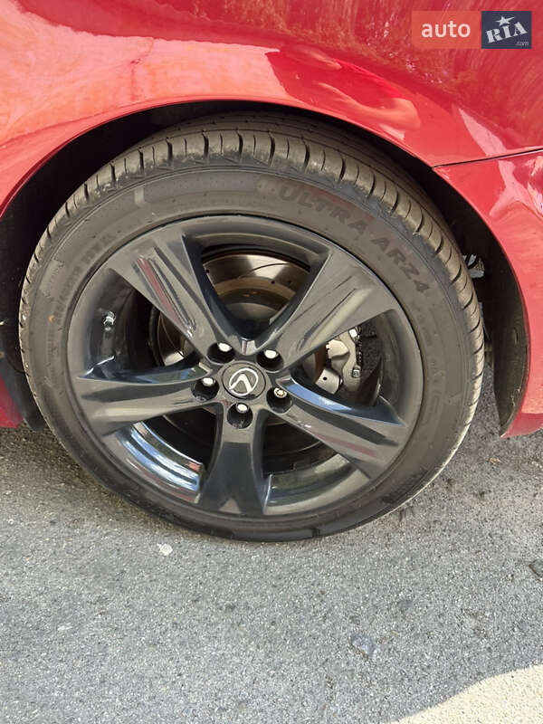 Кабриолет Lexus IS 2012 в Киеве
