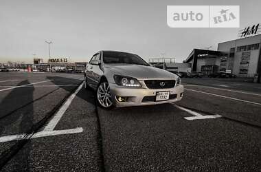Седан Lexus IS 2000 в 
