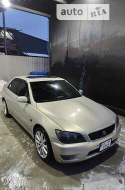 Седан Lexus IS 2000 в 