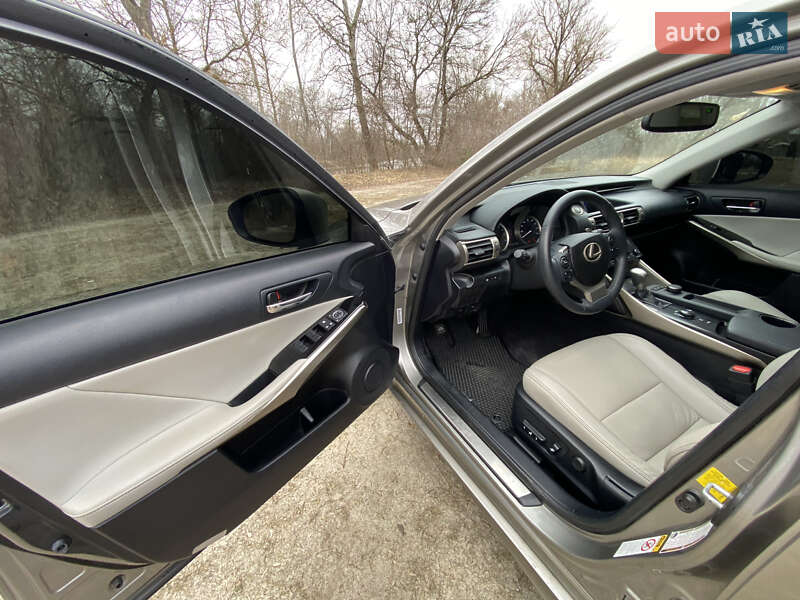 Седан Lexus IS 2013 в Полтаве