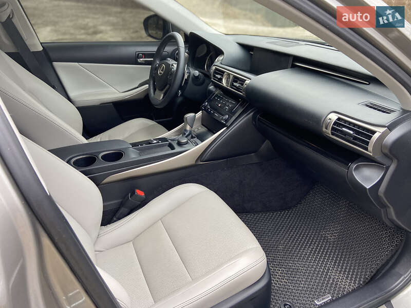 Седан Lexus IS 2013 в Полтаве