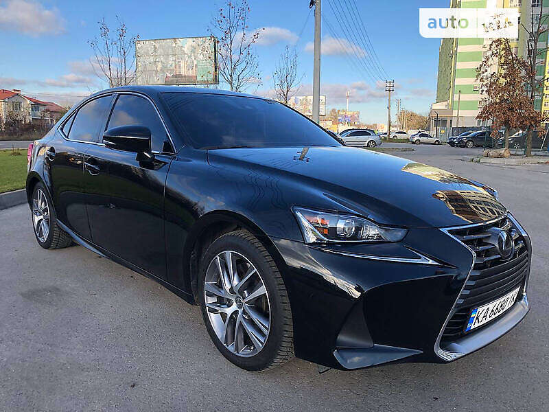 Lexus IS 2020