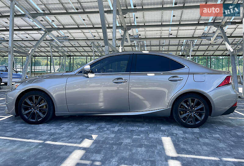 Седан Lexus IS 2015 в Ивано-Франковске