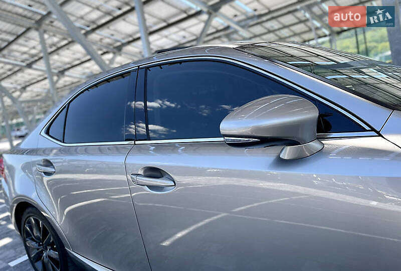 Седан Lexus IS 2015 в Ивано-Франковске