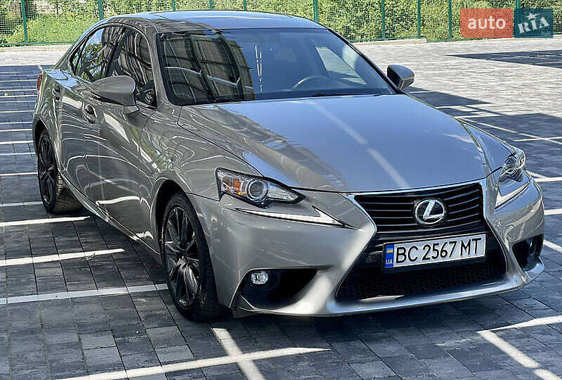 Седан Lexus IS 2015 в Ивано-Франковске
