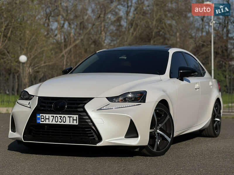 Lexus IS 2018