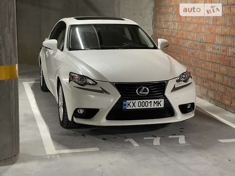 Седан Lexus IS 2015 в Києві