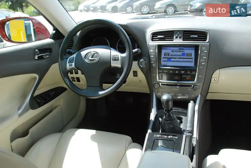 Lexus IS 2011
