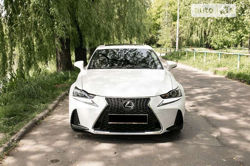 Седан Lexus IS 2017 в Ровно