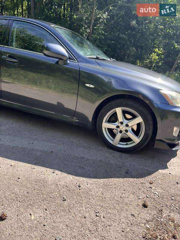 Седан Lexus IS 2007 в Жовкві