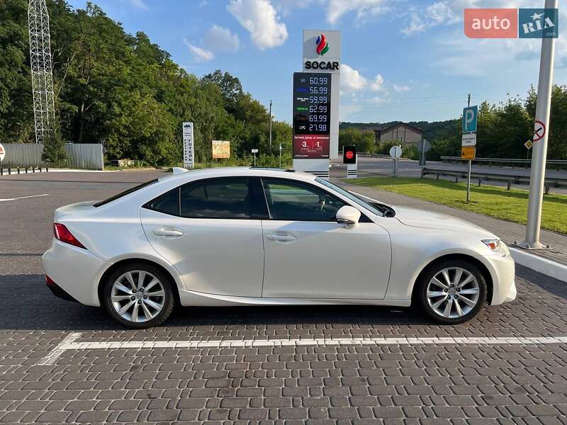 Седан Lexus IS 2015 в Киеве