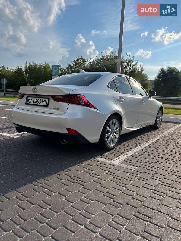Седан Lexus IS 2015 в Киеве