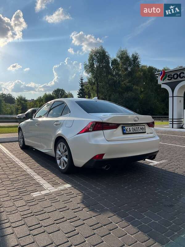Седан Lexus IS 2015 в Киеве