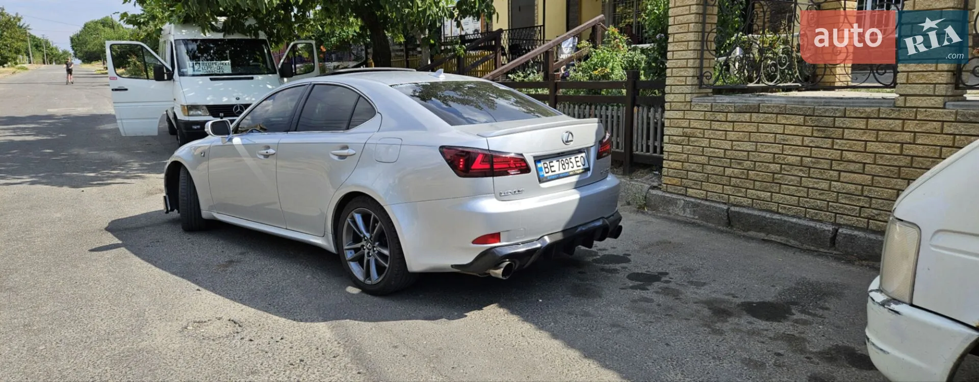 2011 Lexus IS - мініатюра 3