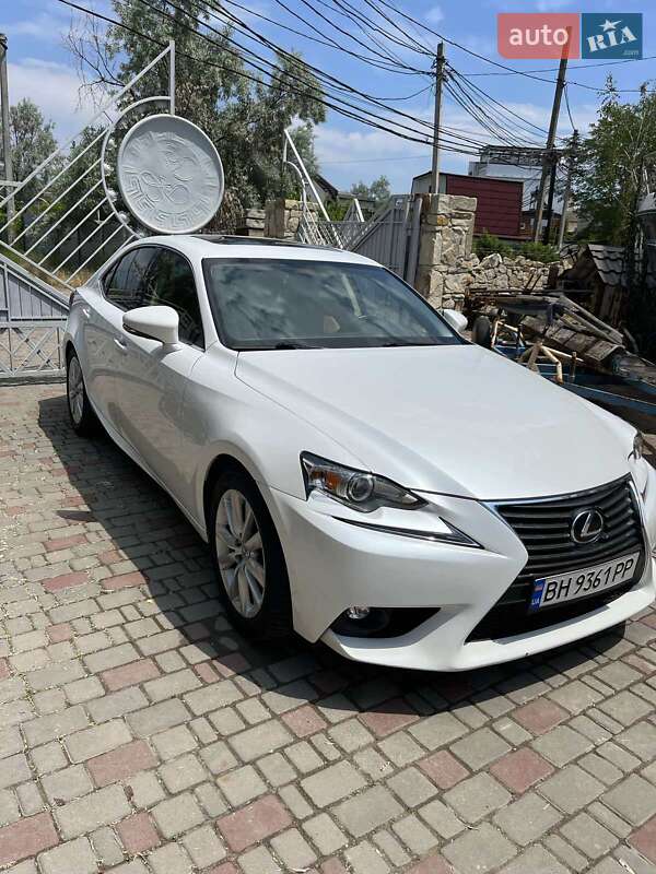 Lexus IS 2016