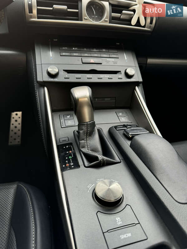 Седан Lexus IS 2016 в Львове