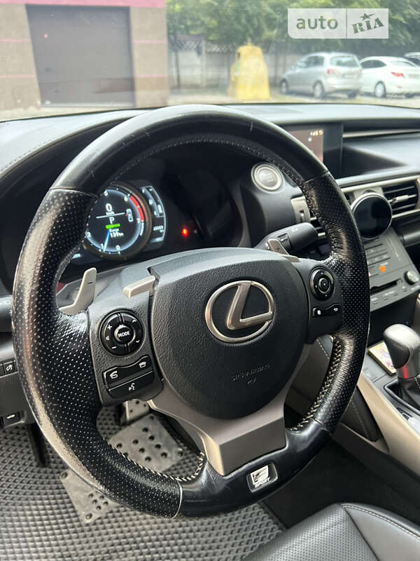 Lexus IS 2016