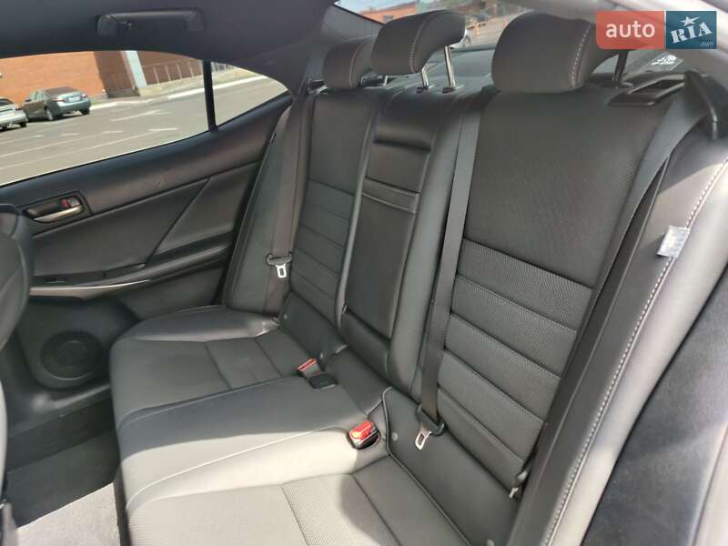 Седан Lexus IS 2018 в Киеве