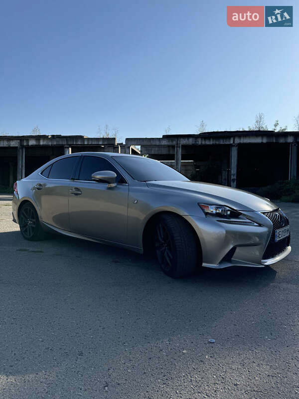 Седан Lexus IS 2015 в Лубнах