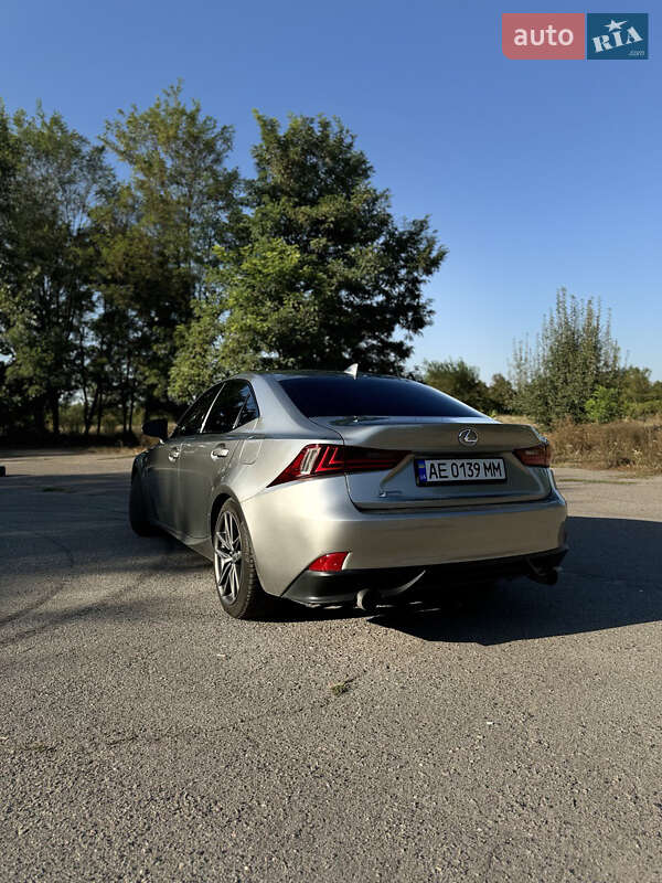 Седан Lexus IS 2015 в Лубнах