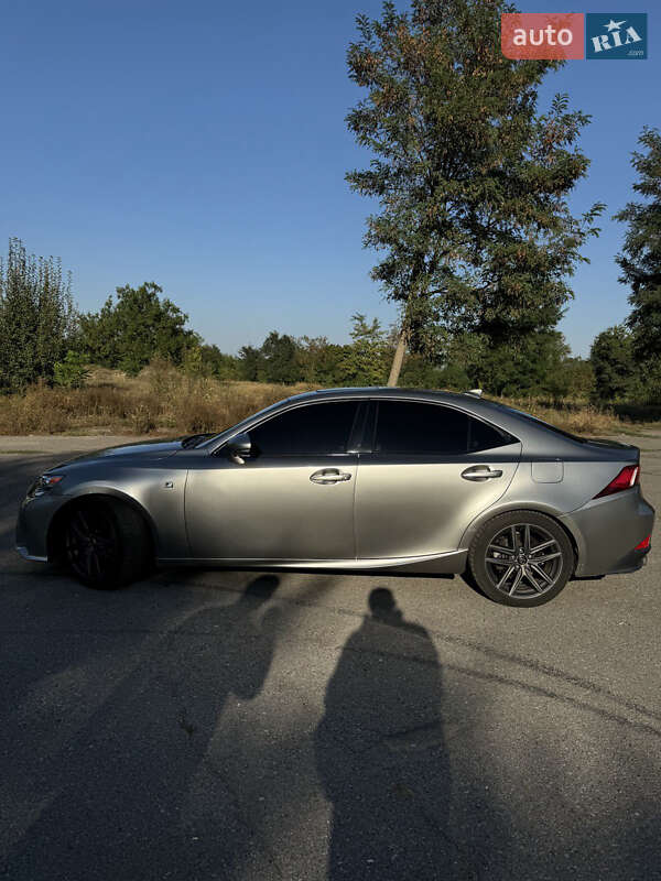 Седан Lexus IS 2015 в Лубнах