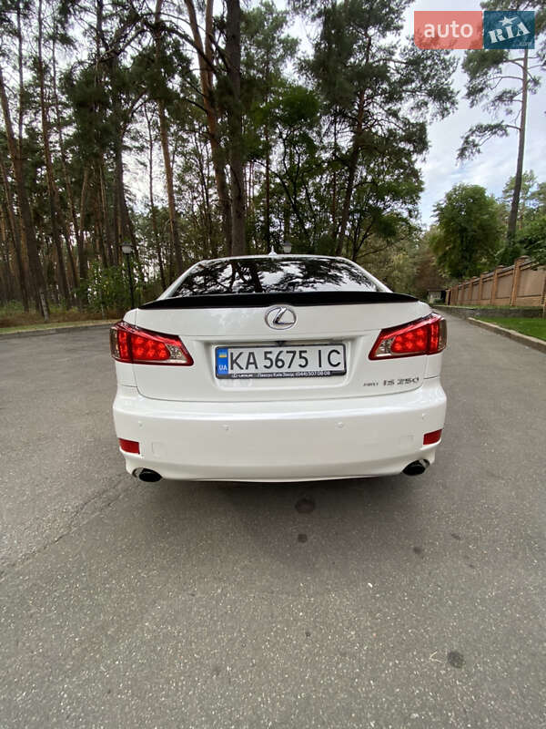 Седан Lexus IS 2012 в Києві