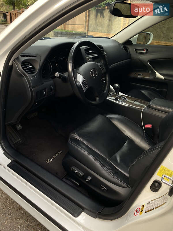 Седан Lexus IS 2012 в Києві