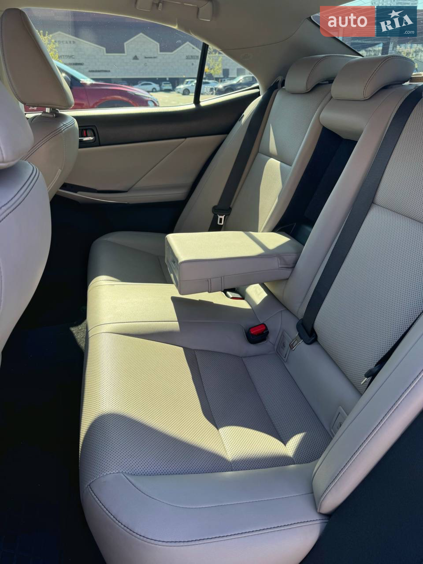 2016 Lexus IS - мініатюра 10