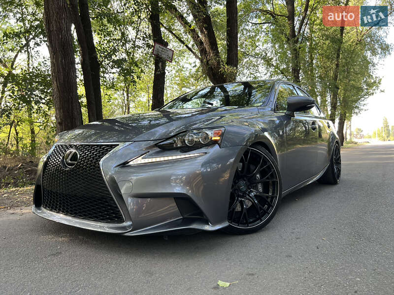 Седан Lexus IS 2014 в 