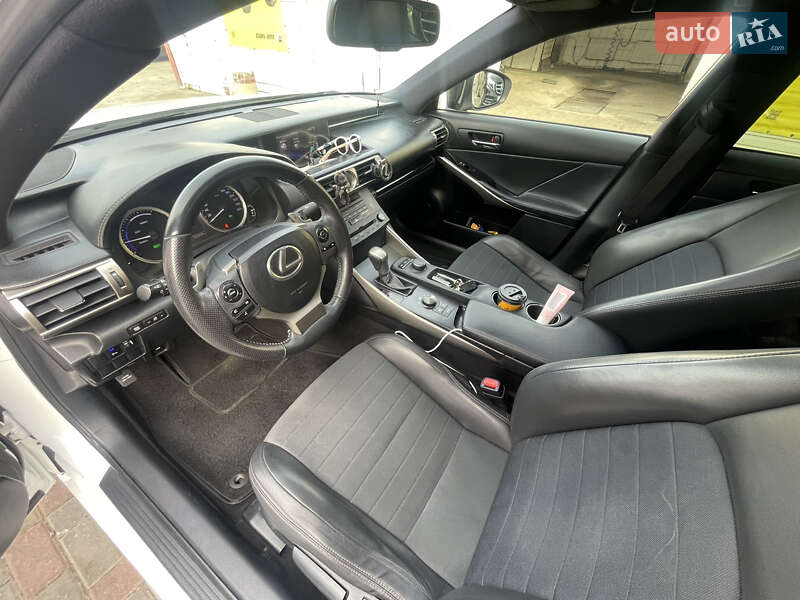 Седан Lexus IS 2015 в Днепре