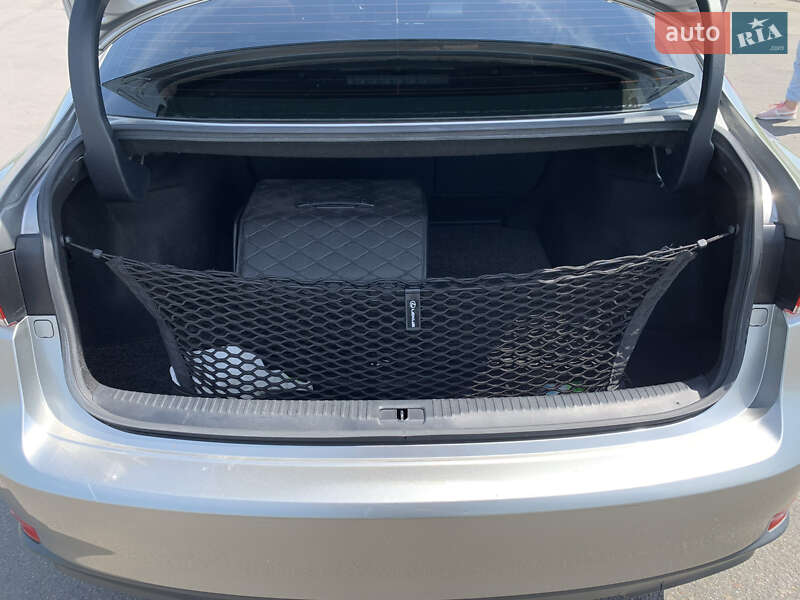 Седан Lexus IS 2018 в Одессе