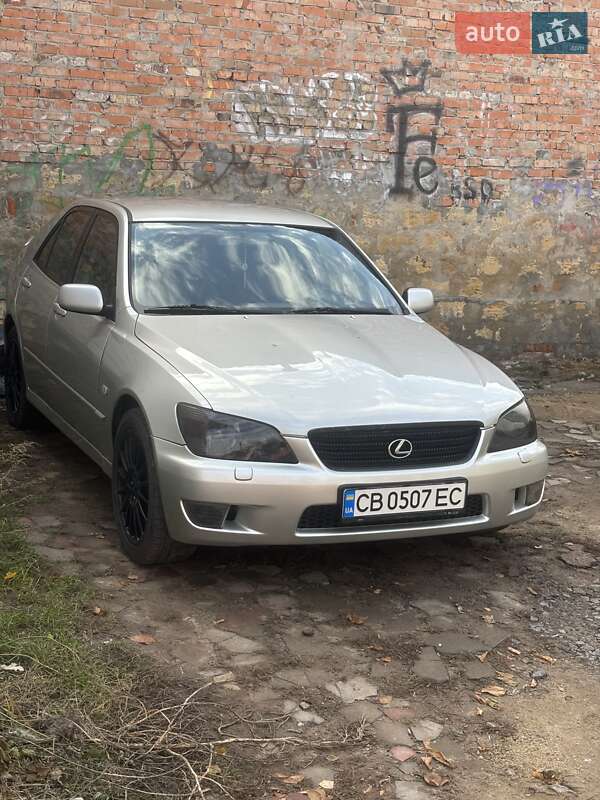 Lexus IS 2000