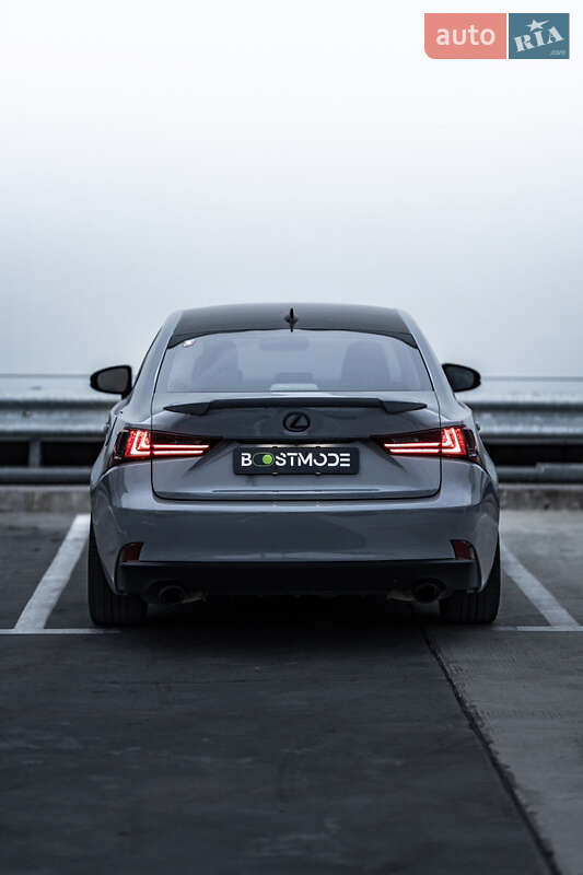 Седан Lexus IS 2015 в Києві
