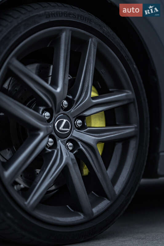 Седан Lexus IS 2015 в Києві