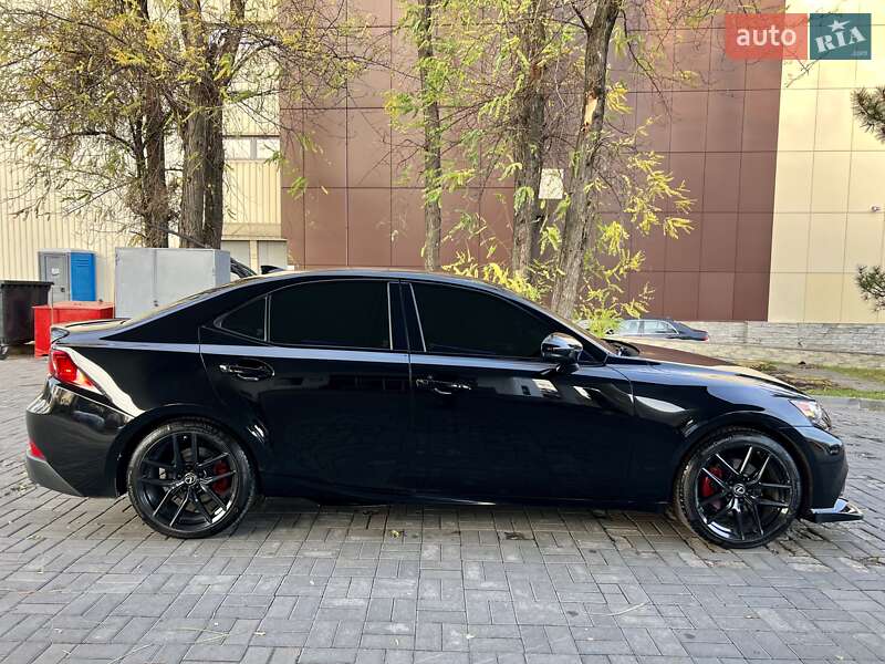 Седан Lexus IS 2015 в Дніпрі