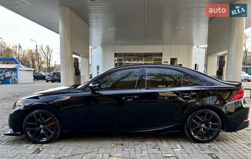 Седан Lexus IS 2015 в Дніпрі