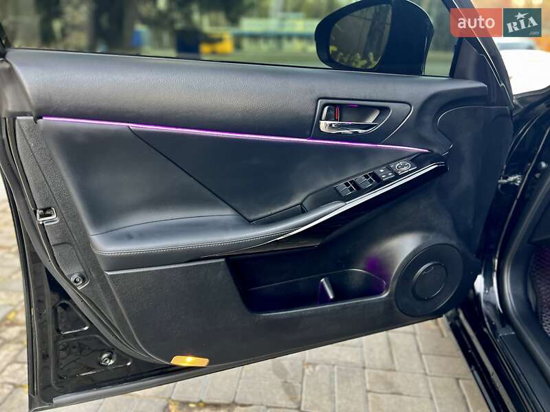 Седан Lexus IS 2015 в Дніпрі