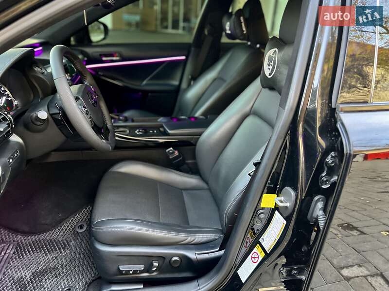 Седан Lexus IS 2015 в Дніпрі