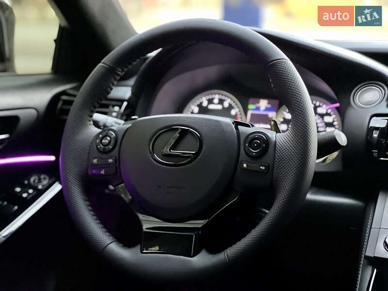Седан Lexus IS 2015 в Дніпрі