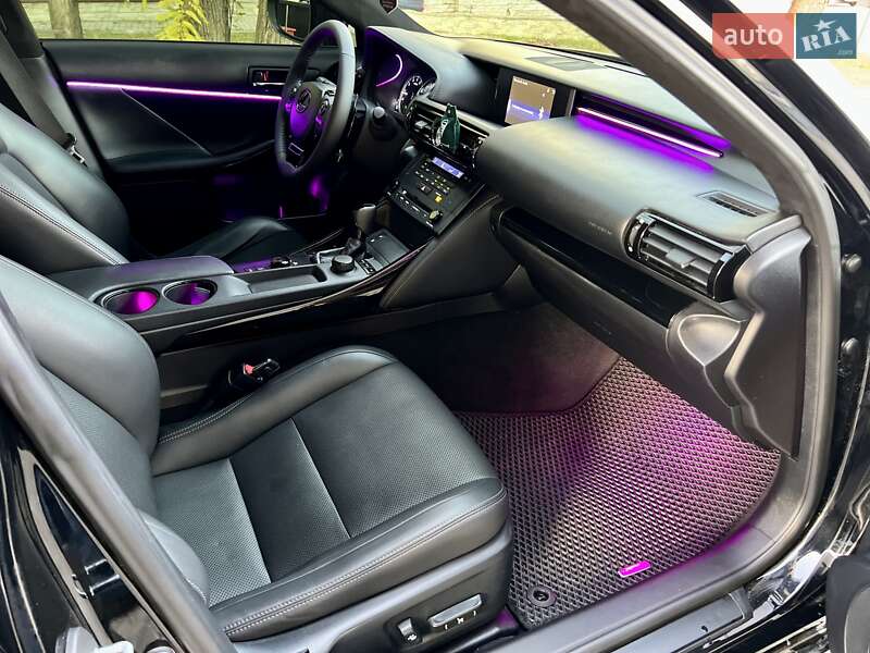 Седан Lexus IS 2015 в Дніпрі