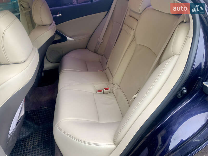 Седан Lexus IS 2011 в Кривом Роге