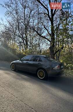 Седан Lexus IS 2000 в 