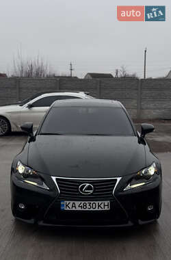 Седан Lexus IS 2015 в Пирятині