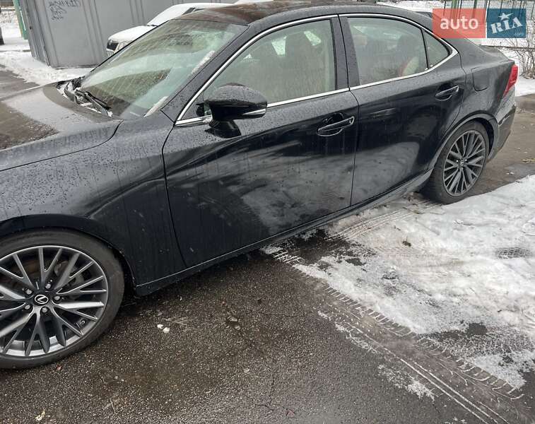 Седан Lexus IS 2015 в Киеве