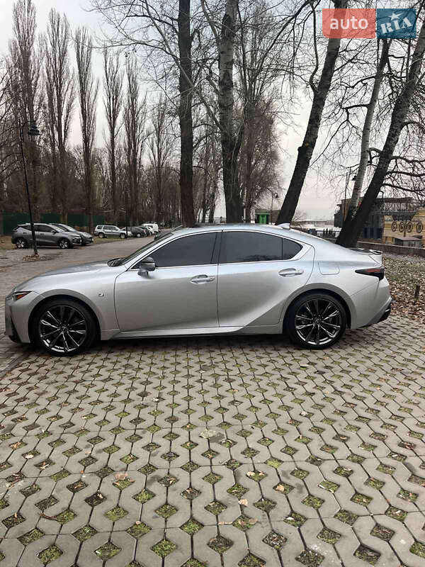 Седан Lexus IS 2022 в Києві